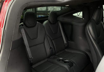 Подержанный автомобиль Tesla Model X 2023 года (29 фото)
