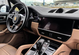 Подержанный автомобиль Porsche Cayenne 2020 года (9 фото)