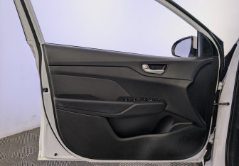 Подержанный автомобиль Hyundai Solaris Sedan 2022 года (19 фото)