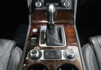 Подержанный автомобиль Volkswagen Touareg 2016 года (18 фото)