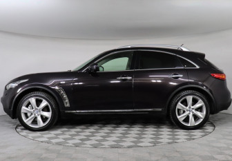 Подержанный автомобиль Infiniti FX 2010 года (8 фото)