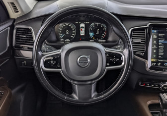 Подержанный автомобиль Volvo XC90 2019 года (22 фото)