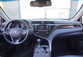 Подержанный автомобиль Toyota Camry Sedan 2019 года (12 фото)