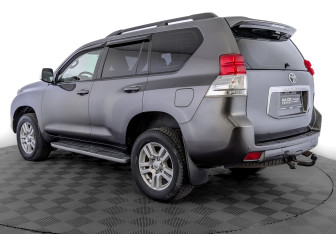 Подержанный автомобиль Toyota Land Cruiser Prado 2013 года (7 фото)