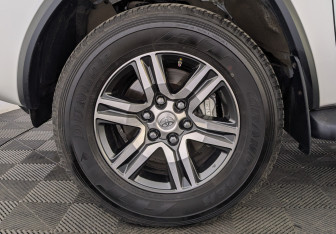 Подержанный автомобиль Toyota Fortuner 2022 года (12 фото)