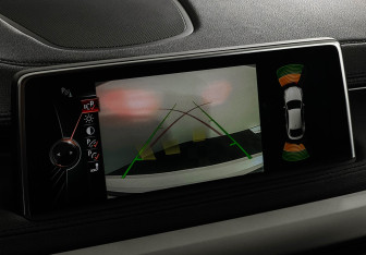 Подержанный автомобиль BMW X6 2016 года (18 фото)