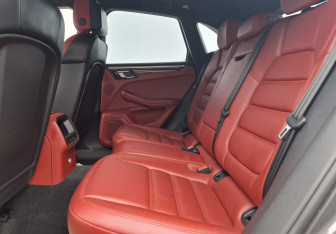 Подержанный автомобиль Porsche Macan 2014 года (15 фото)