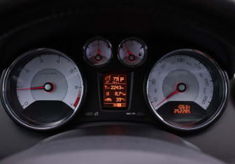 Подержанный автомобиль Peugeot 308 Hatchback 2011 года (12 фото)