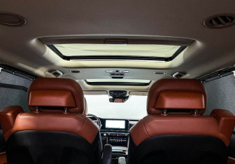 Подержанный автомобиль Kia Carnival 2022 года (25 фото)
