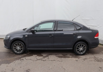 Подержанный автомобиль Volkswagen Polo Sedan 2013 года (8 фото)
