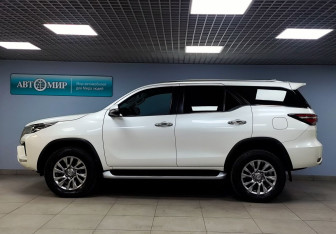 Подержанный автомобиль Toyota Fortuner 2020 года (8 фото)