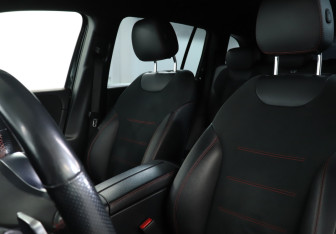 Подержанный автомобиль Mercedes-Benz GLB 2020 года (17 фото)