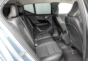 Подержанный автомобиль Volvo XC40 2020 года (12 фото)