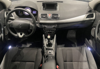 Подержанный автомобиль Renault Megane Wagon 2010 года (10 фото)