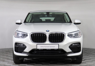 Подержанный автомобиль BMW X4 2020 года (3 фото)