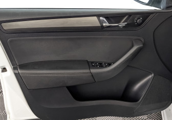 Подержанный автомобиль Skoda Rapid Liftback 2018 года (19 фото)