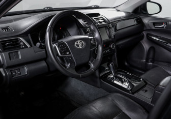 Подержанный автомобиль Toyota Camry Sedan 2012 года (14 фото)