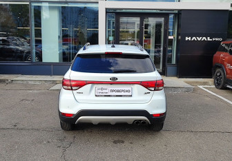 Подержанный автомобиль Kia Rio Hatchback 2018 года (6 фото)