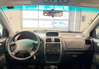 Подержанный автомобиль Mitsubishi Space Star Compactvan 2004 года (12 фото)