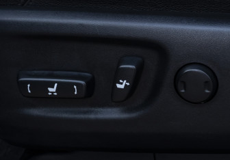 Подержанный автомобиль Toyota Land Cruiser Prado 2015 года (19 фото)