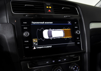 Подержанный автомобиль Volkswagen Golf Wagon 2018 года (13 фото)