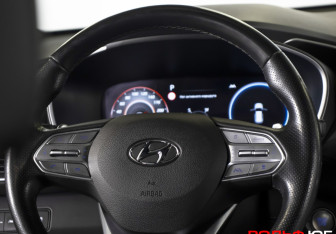 Подержанный автомобиль Hyundai Santa Fe 2022 года (13 фото)