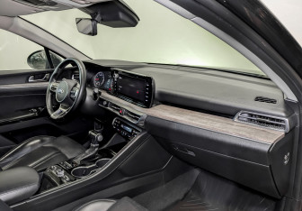Подержанный автомобиль Kia K5 2020 года (11 фото)