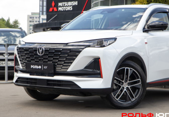 Подержанный автомобиль Changan UNI-S 2024 года (18 фото)