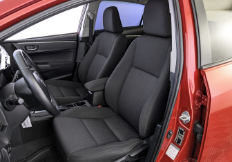 Подержанный автомобиль Toyota Corolla Sedan 2013 года (20 фото)