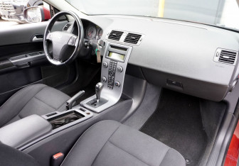 Подержанный автомобиль Volvo C30 2011 года (9 фото)