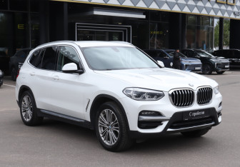 Подержанный автомобиль BMW X3 2020 года (3 фото)