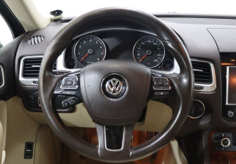 Подержанный автомобиль Volkswagen Touareg 2012 года (16 фото)