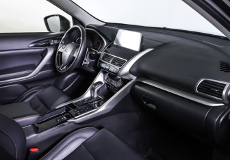 Подержанный автомобиль Mitsubishi Eclipse Cross 2018 года (11 фото)