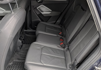 Подержанный автомобиль Audi Q3 2021 года (18 фото)