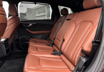 Подержанный автомобиль Audi Q7 2021 года (10 фото)