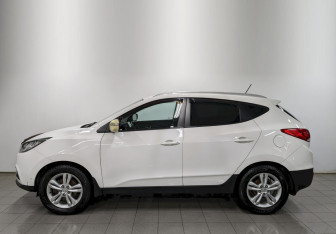 Подержанный автомобиль Hyundai ix35 2012 года (8 фото)