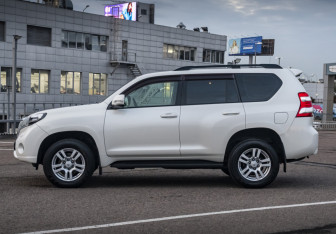 Подержанный автомобиль Toyota Land Cruiser Prado 2015 года (8 фото)