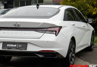 Новый Hyundai Elantra Sedan 2023 (20 фото)
