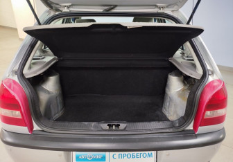 Подержанный автомобиль Volkswagen Pointer 2004 года (14 фото)