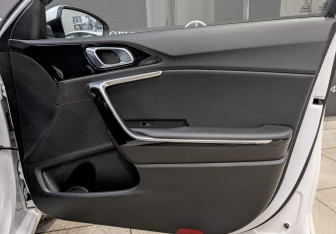 Подержанный автомобиль Kia Ceed Hatchback 2019 года (24 фото)