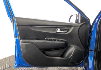 Подержанный автомобиль Kia Rio Hatchback 2019 года (18 фото)