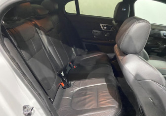 Подержанный автомобиль Jaguar XF Sedan 2014 года (10 фото)