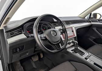 Подержанный автомобиль Volkswagen Passat Sedan 2019 года (16 фото)