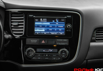 Подержанный автомобиль Mitsubishi Outlander 2016 года (12 фото)