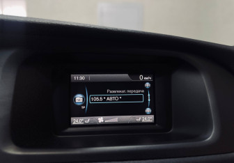 Подержанный автомобиль Volvo V40 Cross Country 2013 года (18 фото)