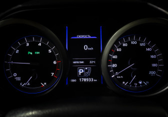 Подержанный автомобиль Toyota Land Cruiser Prado 2014 года (15 фото)