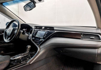 Подержанный автомобиль Toyota Camry Sedan 2021 года (11 фото)