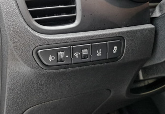 Подержанный автомобиль Kia Rio Hatchback 2018 года (25 фото)