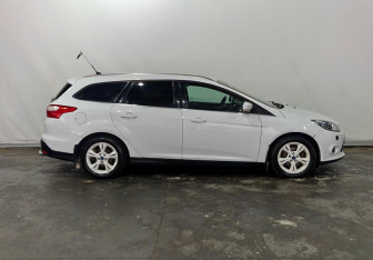 Подержанный автомобиль Ford Focus Wagon 2012 года (8 фото)