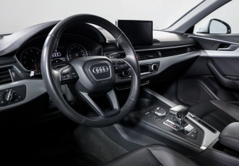 Подержанный автомобиль Audi A4 Sedan 2018 года (14 фото)